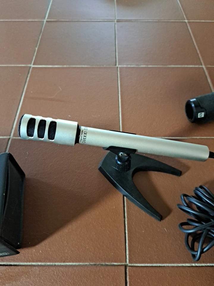 Realistic Cardioid Condenser Microphone Mic, Stand, & Case Untested - Image 4 of 4