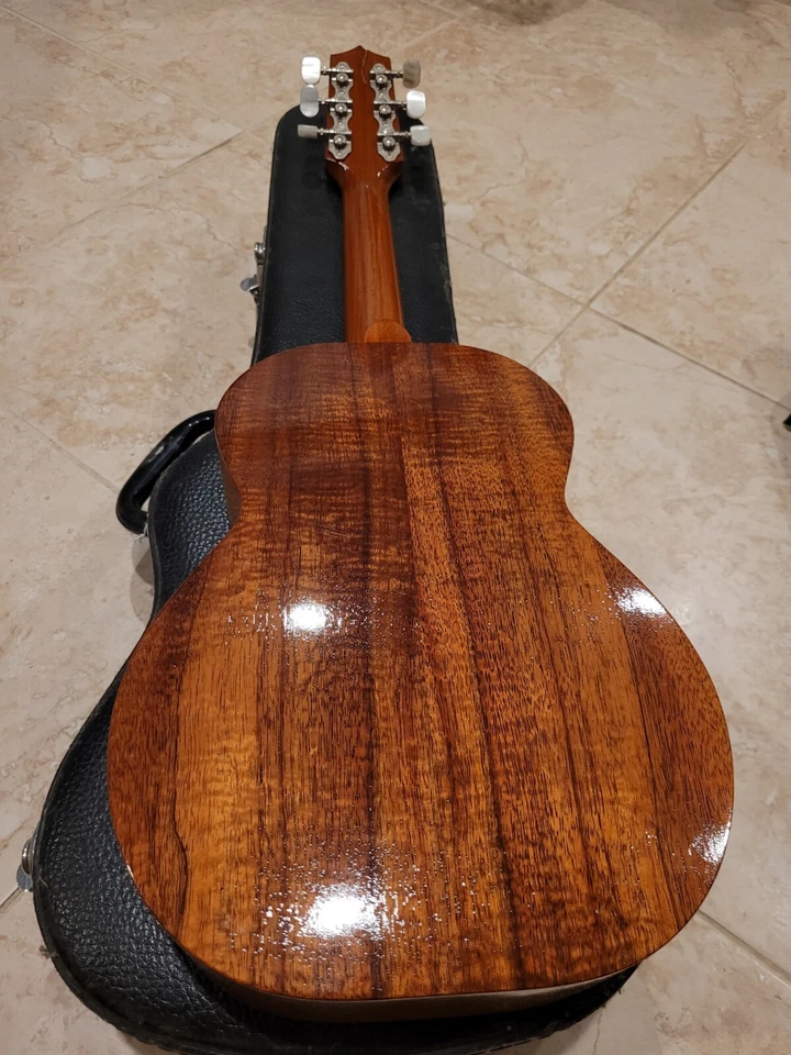 6-струнный кудрявый баритон укулеле коа Kamaka с жестким чехлом - Изображение 3 из 4