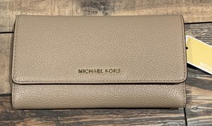 michael kors beige wallet