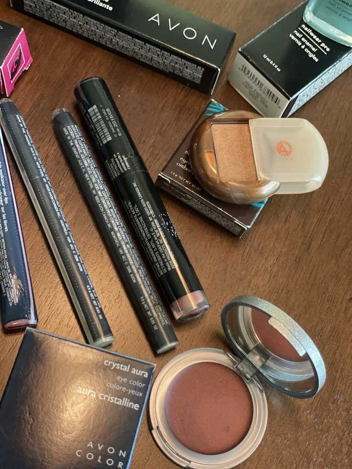 Lote enorme de 22 lábios, olhos, sobrancelhas, unhas das bochechas AVON - Imagem 2 de 4