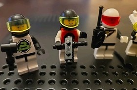 Lego 6704 Minifigure Pack Complete Set Vintage Blacktron M-Tron Space Police