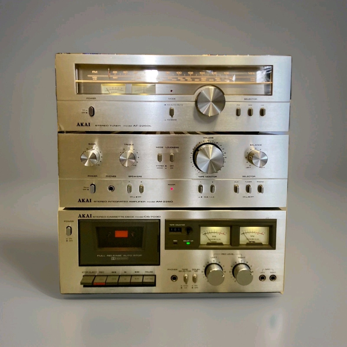 Akai AM-2250 Integrated Amplifier- AT-2250L Stereo Tuner- CS-703d