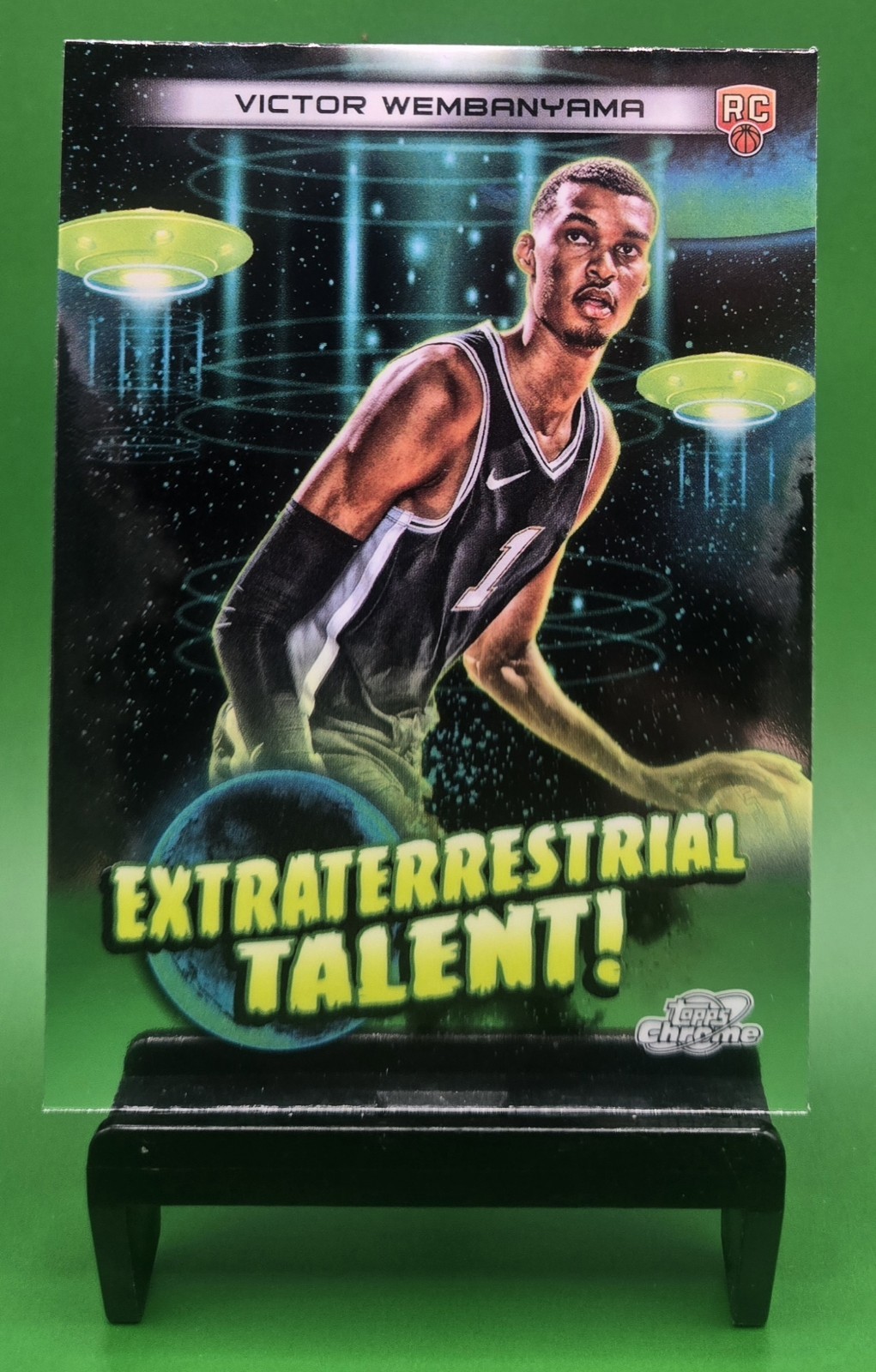 2023-24 Topps Cosmic Chrome Extraterrestrial Talent Victor Wembanyama ET-16 (RC)