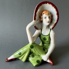 Figurine vintage baigneuse Art Deco porcelaine femme robe verte et chapeau H10cm