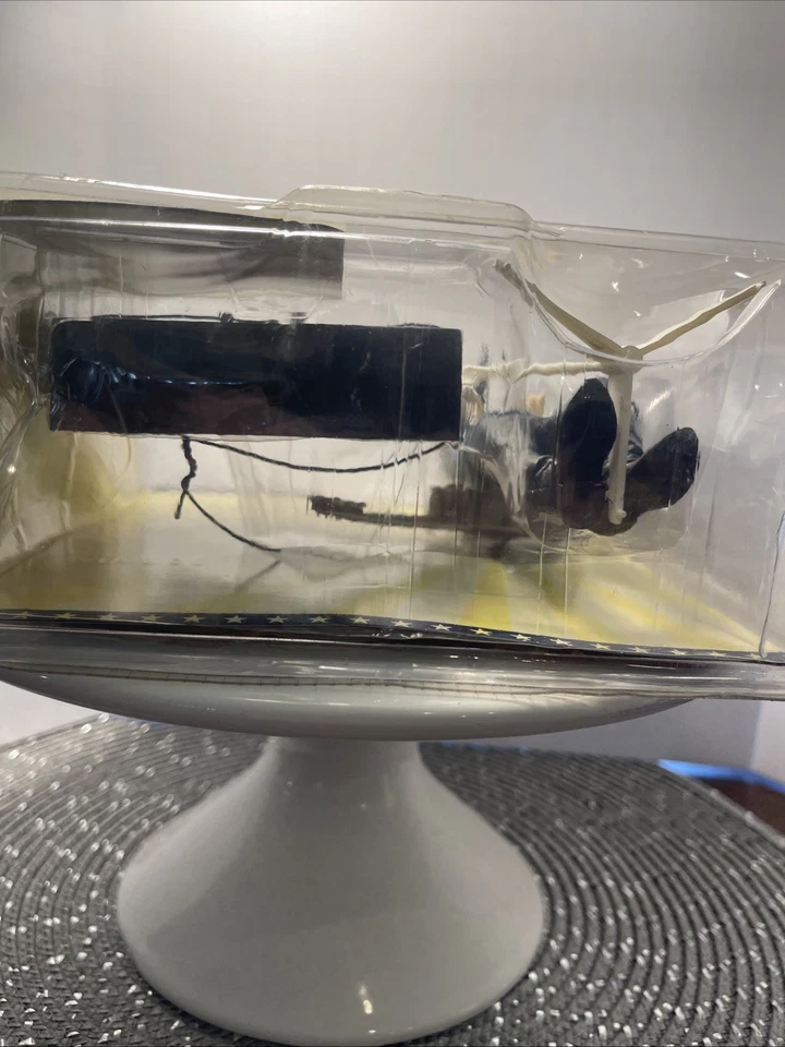 Jon Bon Jovi Action Figure 2007 McFarlane Toys Slightly Damaged Box Sealed Rare - Image 4 of 4