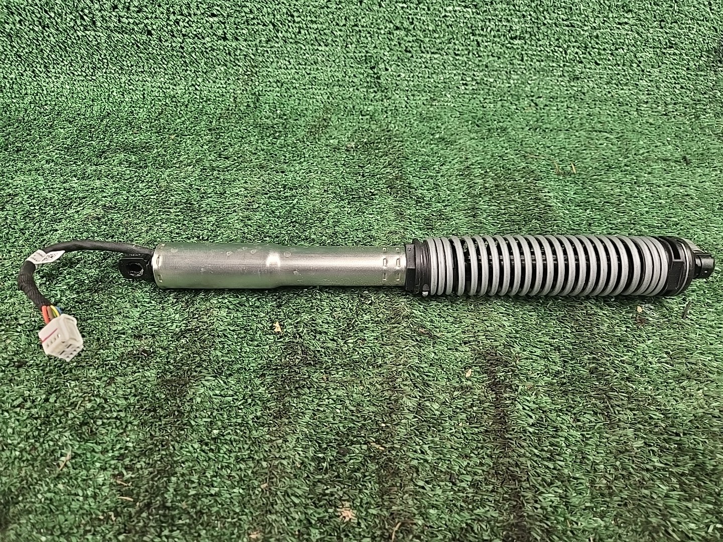 2014-2021 MASERATI QUATTROPORTE REAR TRUNK LID SUPPORT MOTOR SPRING 670033058