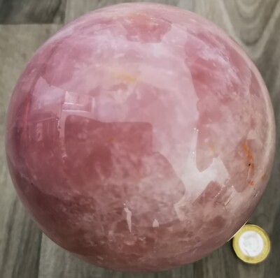 2.000g, 12cm sehr große Rosenquarz Kristallkugel mit Ständer