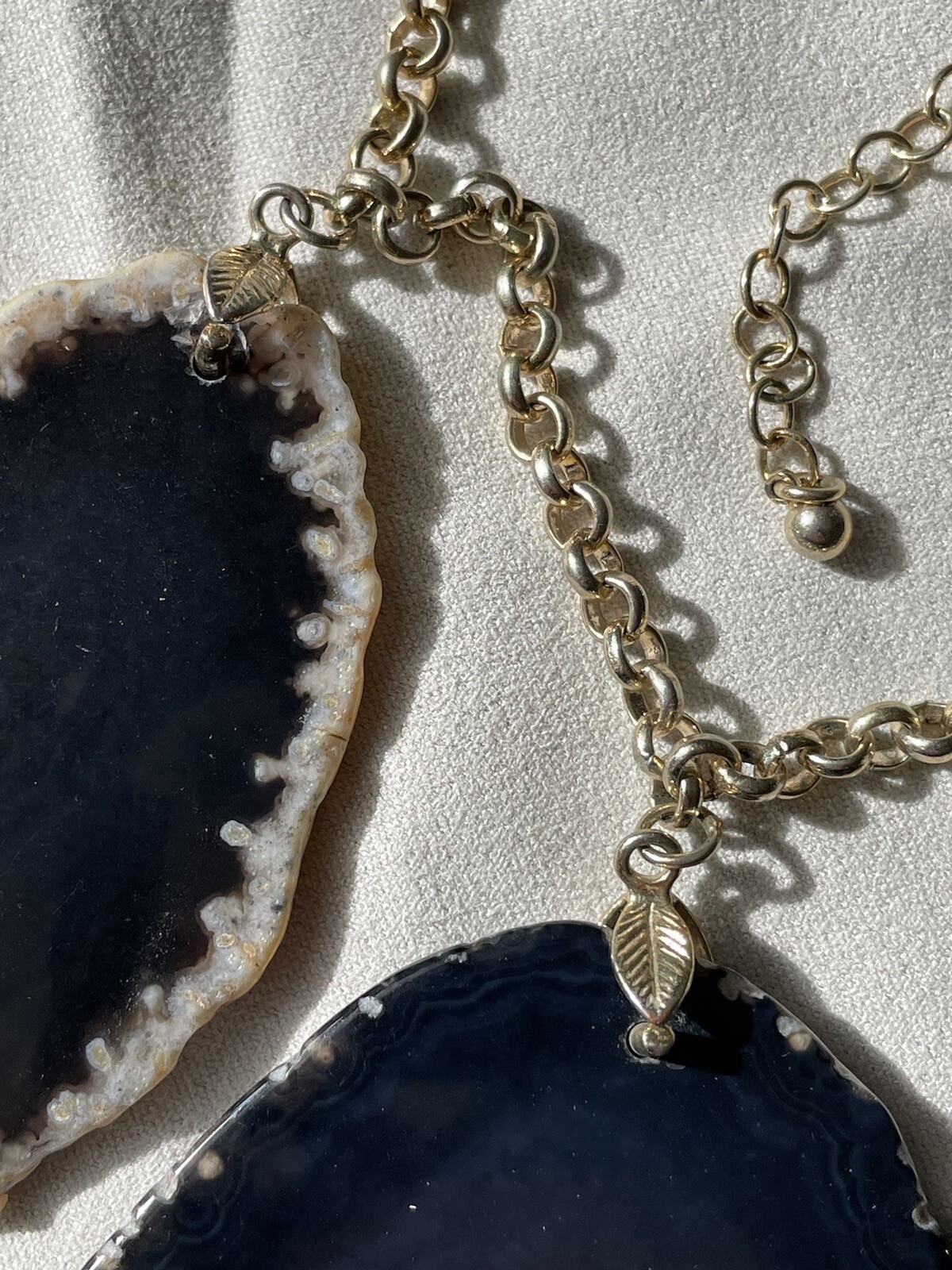 Kendra Scott Sliced Agate Statement Necklace in B… - image 3