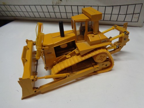 ART # 285 Caterpillar D10 Diecast Bulldozer With Ripper Attachment 1/50 Scale