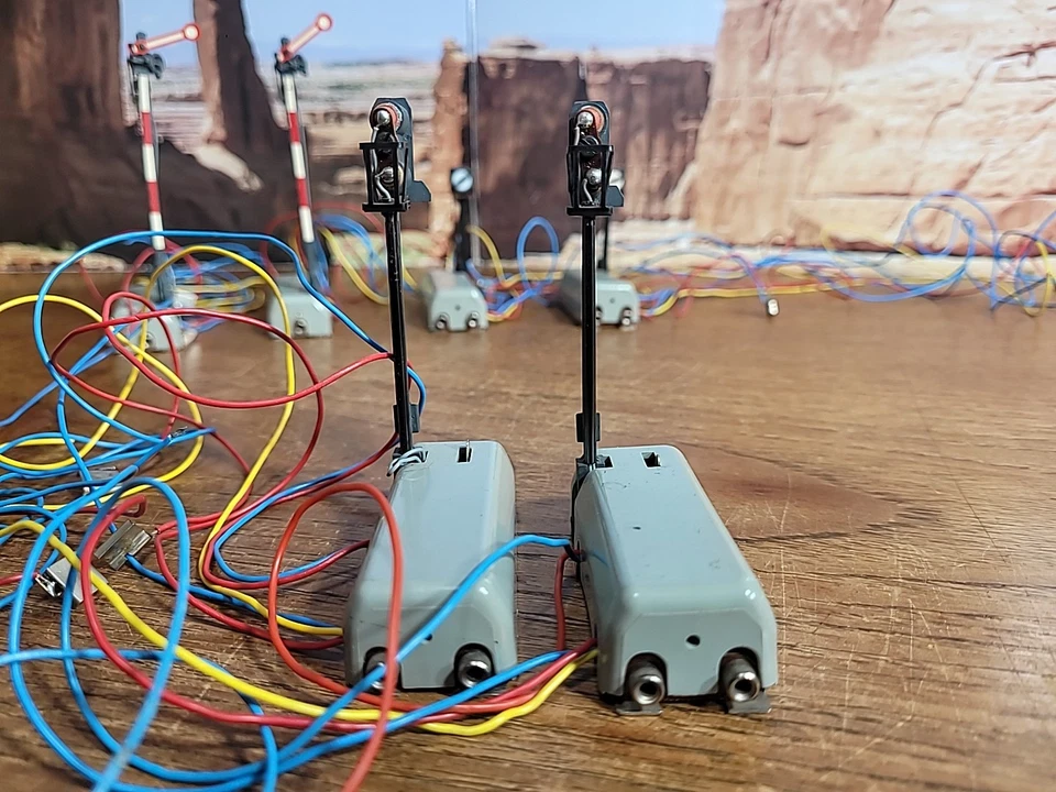 Marklin HO Yard Signals, Semaphore's Red/green Lights Mix - Image 4 of 4