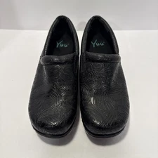 Yuu Closed Back Nursing Clog Style Slip-ons 7.5 Wide USED black  tooled