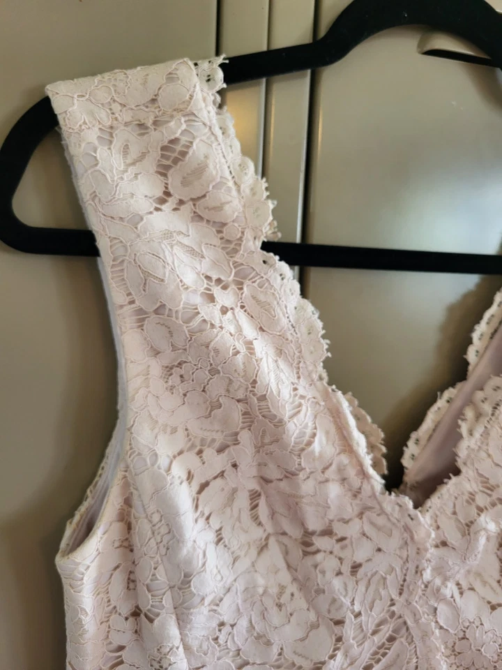 Vera Wang Dusty Pink Double V-Neckline Lace Knee Length Dress Size 10 - Image 2 of 4