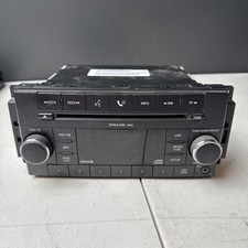 Jeep Chrysler 2008-2013 AMFM estéreo mp3 CD Sirius con entrada auxiliar P68021163AE