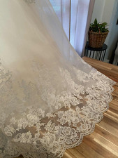 Davids Bridal Wedding Dress Full length off-white chapel train button-back new