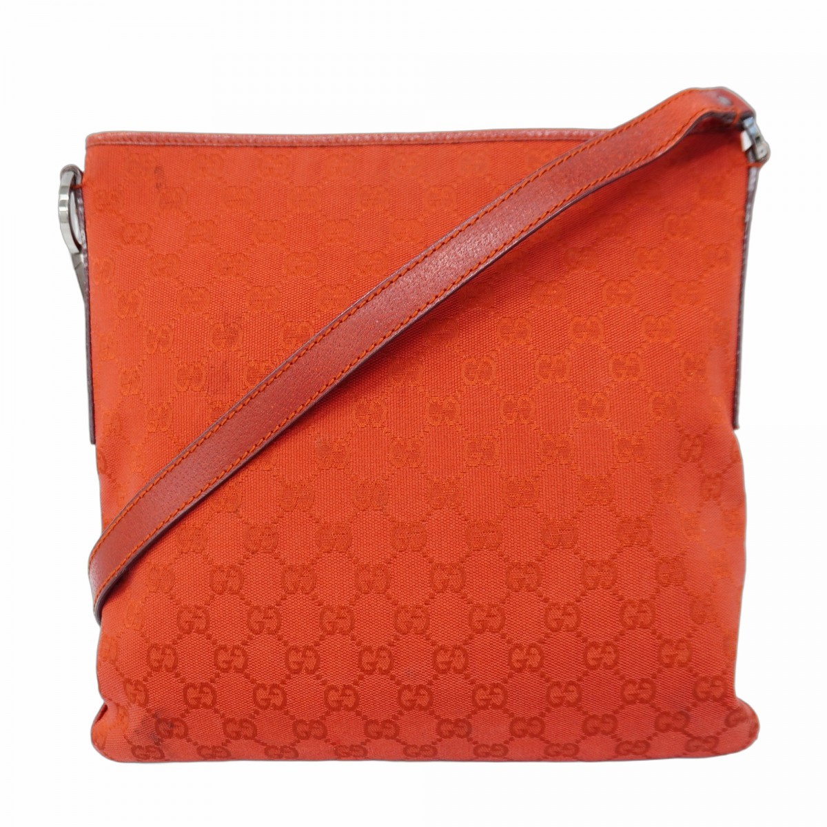 Gucci GG Canvas Shoulder Bag in Red with Silver Metal Fittings Pre-Owned Y0708