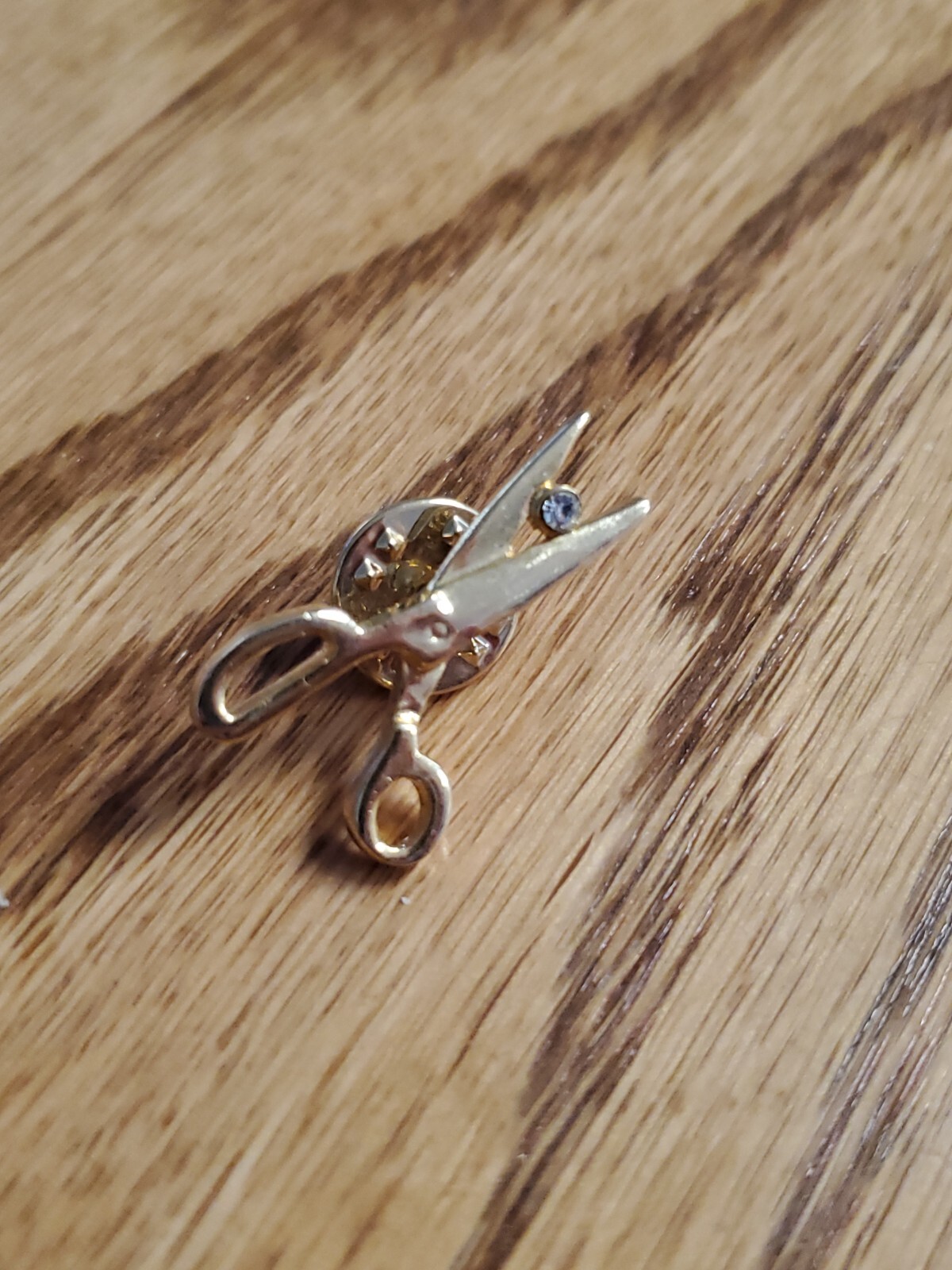 Scissors Gold Tone with stone Vintage Lapel Pin qy-image