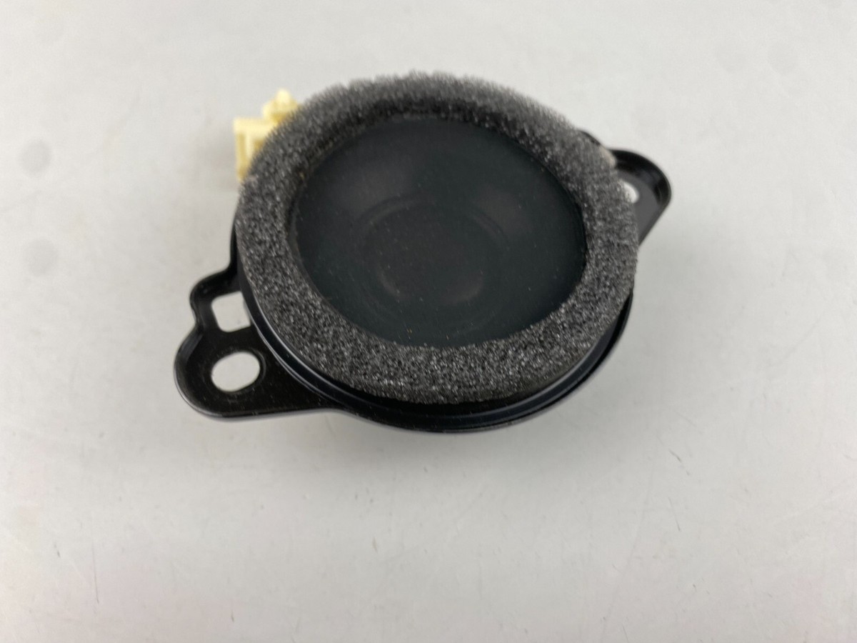 【HANA】ラウンドオーバル[14347]変更１０点 TOYOTA Genuine OEM RAV4 2013-2018 Rear Trailing Arm Assy Right