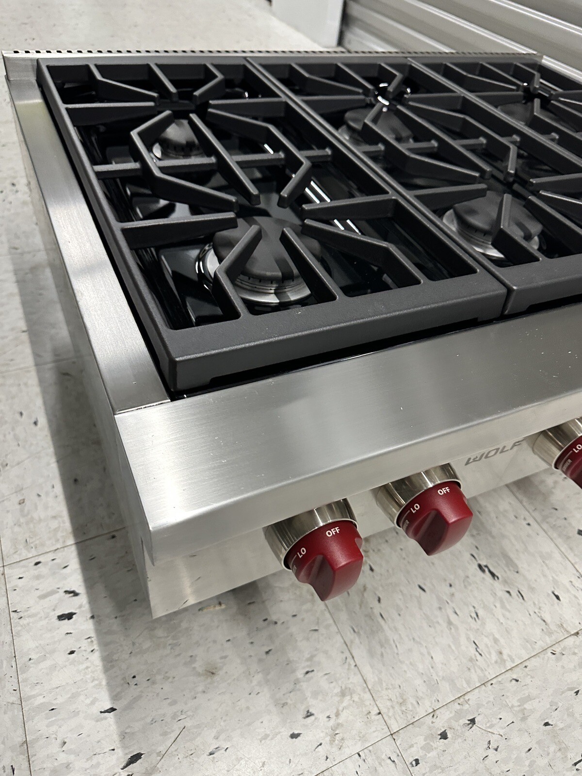 Wolf 36" Range Top SRT366 6 Burners Stainless Steel Red Knobs (1