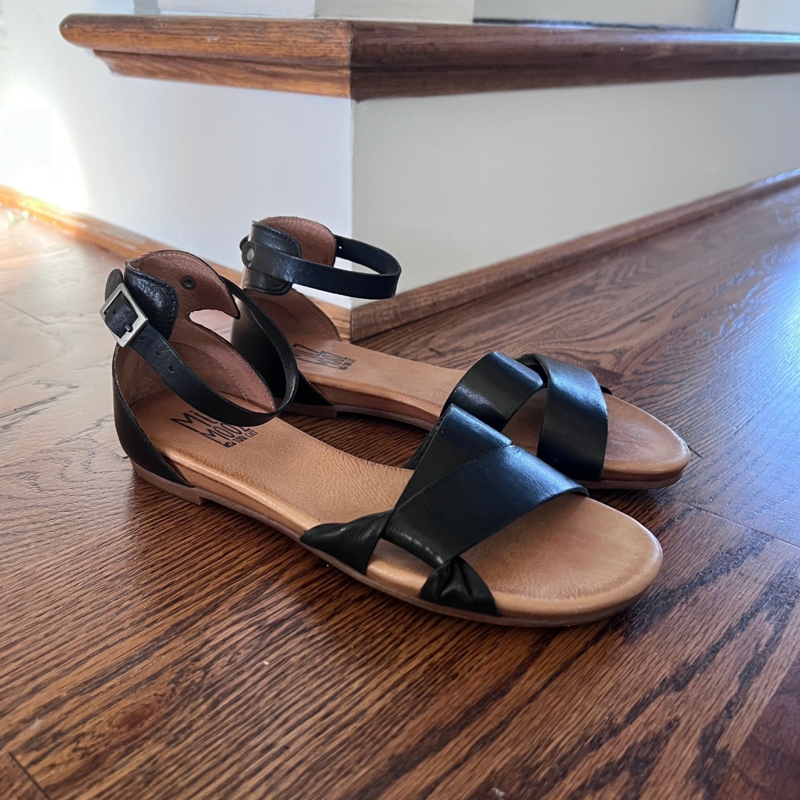 Miz Mooz Altaire Black Leather Ankle Strap Flat Sandals Women Size 39