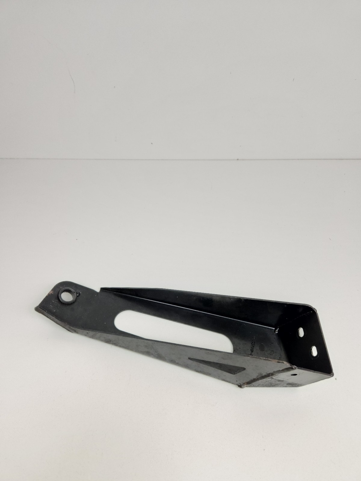 2015-2016 MCLAREN 650S REAR LEFT SIDE LOWER RADIATOR SUPPORT BRACKET 11L0371CP 