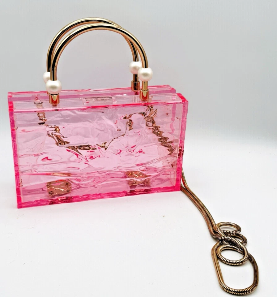 Bolso sin asas ZARA Lucite acrílico rosa texturizado glamour herrajes dorados correa perla Foto 3 de 4