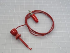 LOT OF 200 E-Z-HOOK 201W-36RED X100W MINI-HOOK TO STACKING BANANA PLUG T218448