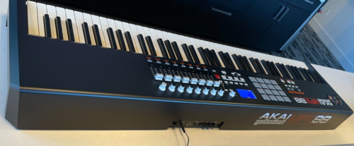 AKAI Professional MPK 88 MIDI Keyboard Controller Hammer Action Piano VERY CLEAN - Picture 10 of 11