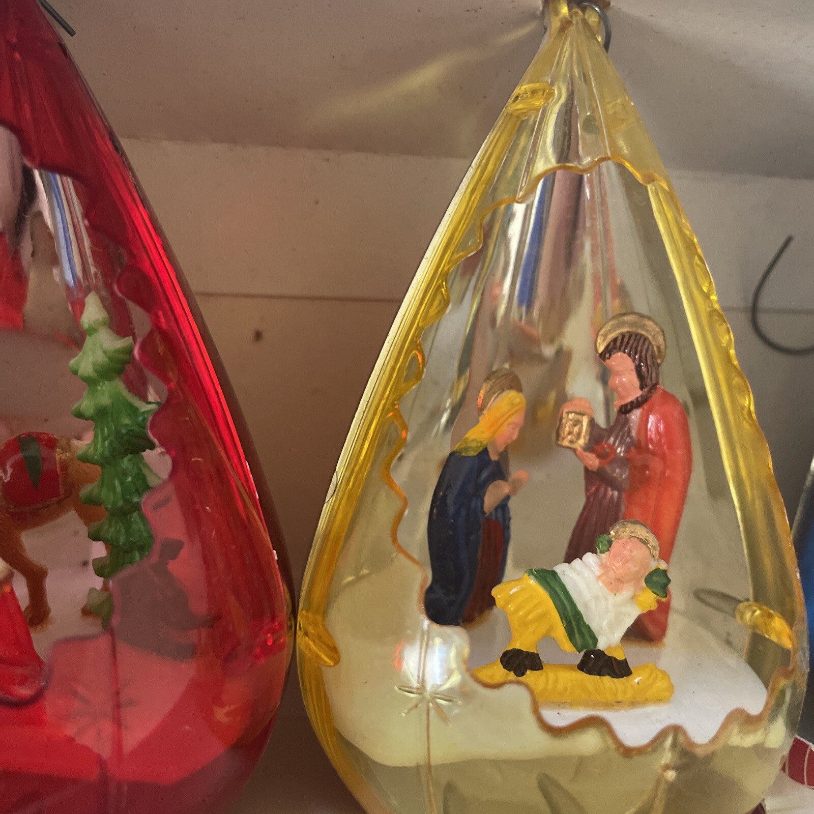 VINTAGE JEWEL BRITE ORNAMENTS TEAR DROP DIORAMA CHRISTMAS TREE