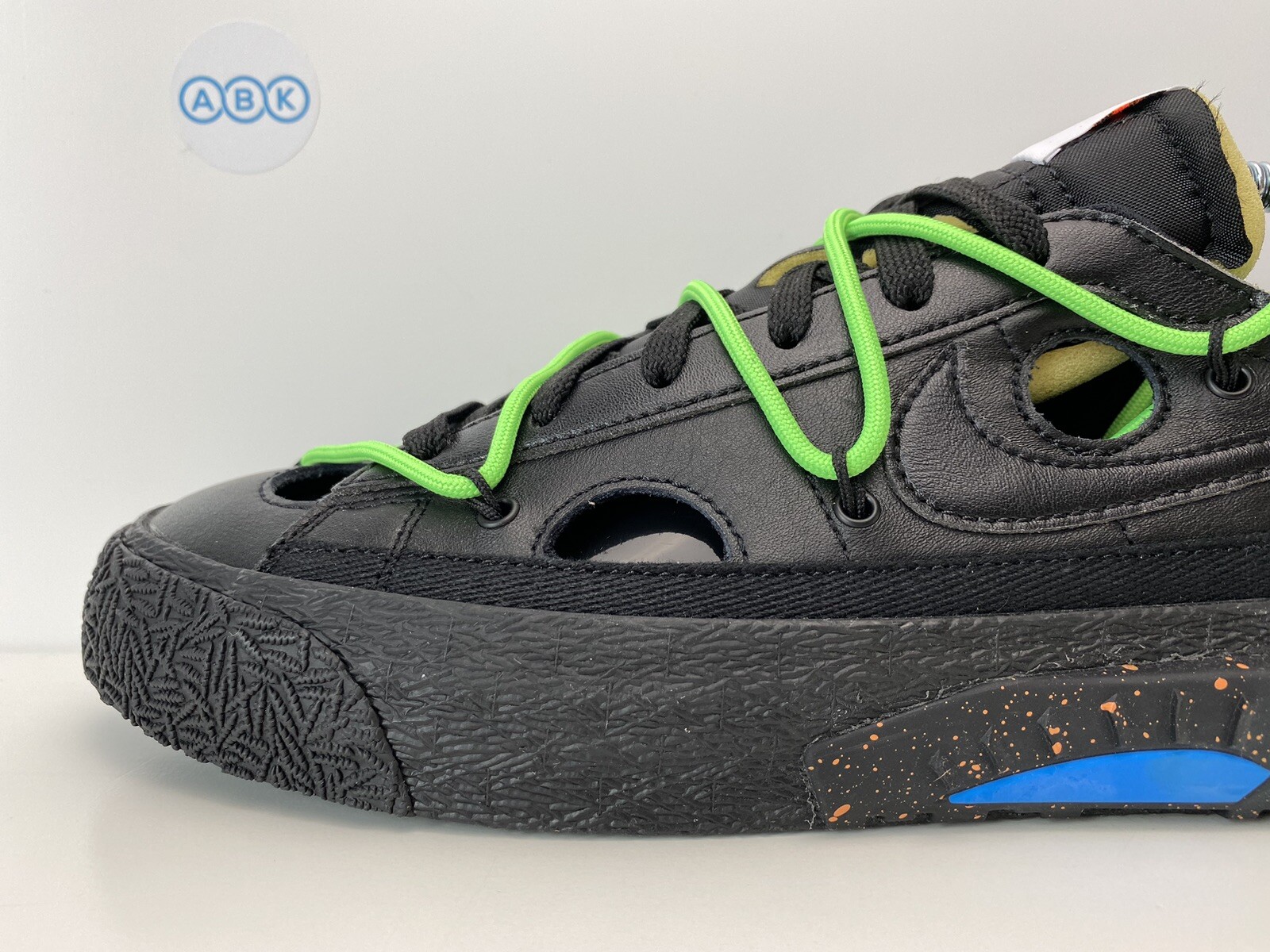 OFF WHITE X NIKE Scarpe da ginnastica uomo Nike Blazer Low 77 X Off White OW nero verde elettrico DH7863 001