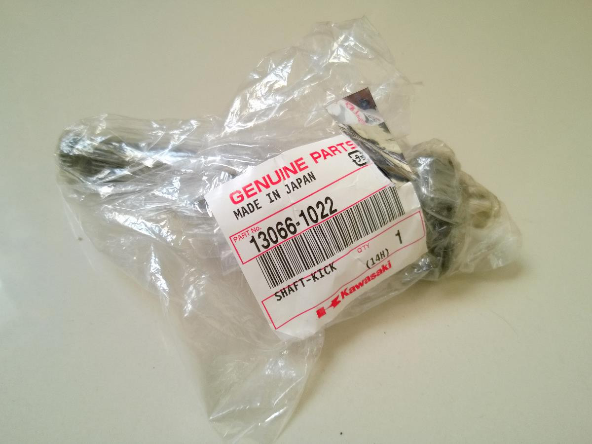 78 Kawasaki Kd100 KD 100 M3 OEM Kick Shaft Starter Gear Arm Mount
