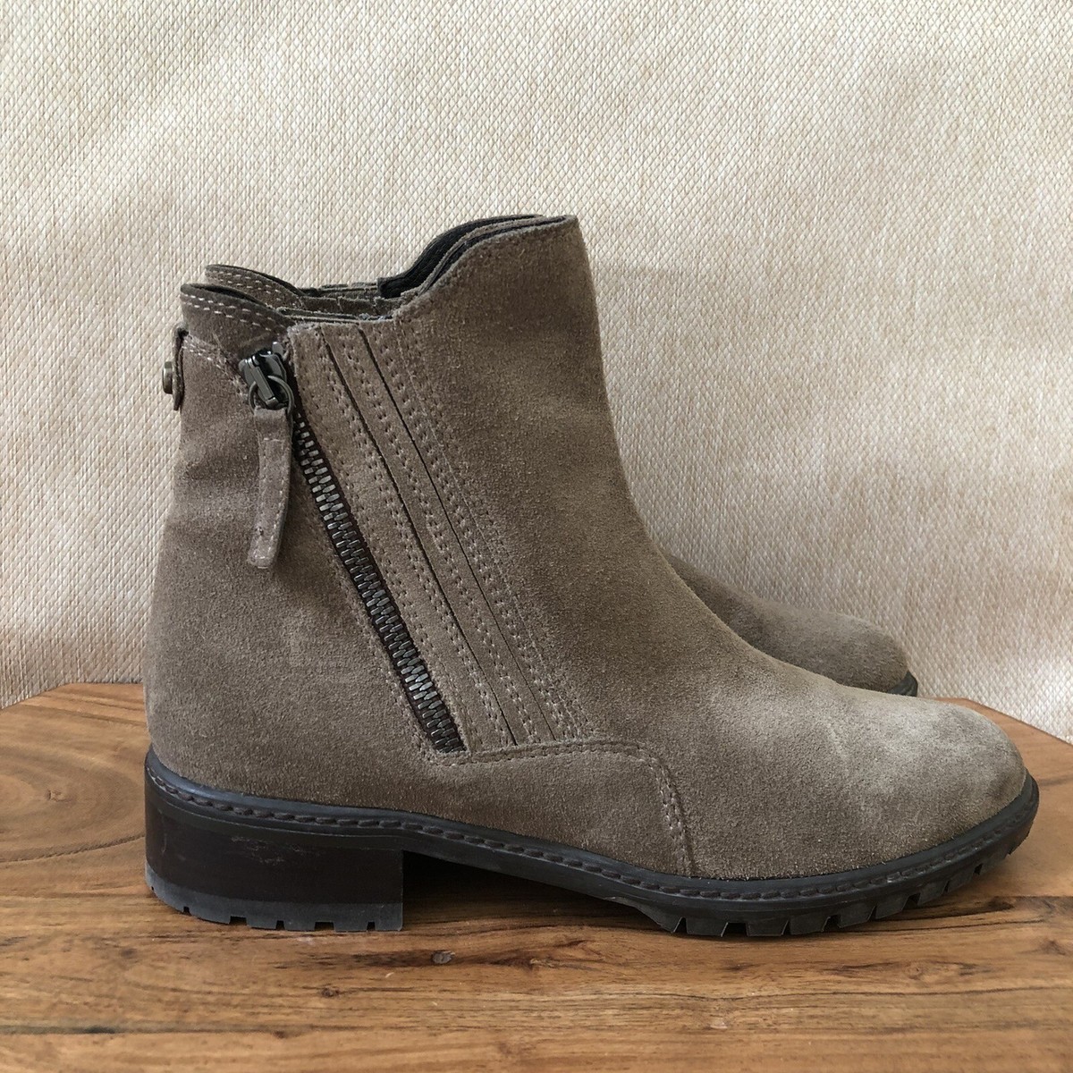 Stuart Weitzman Women 7M Suede Taupe Ankle Booties Chelsea Stuart Weitzman Women 7M Suede Taupe Ankle Booties Chelsea