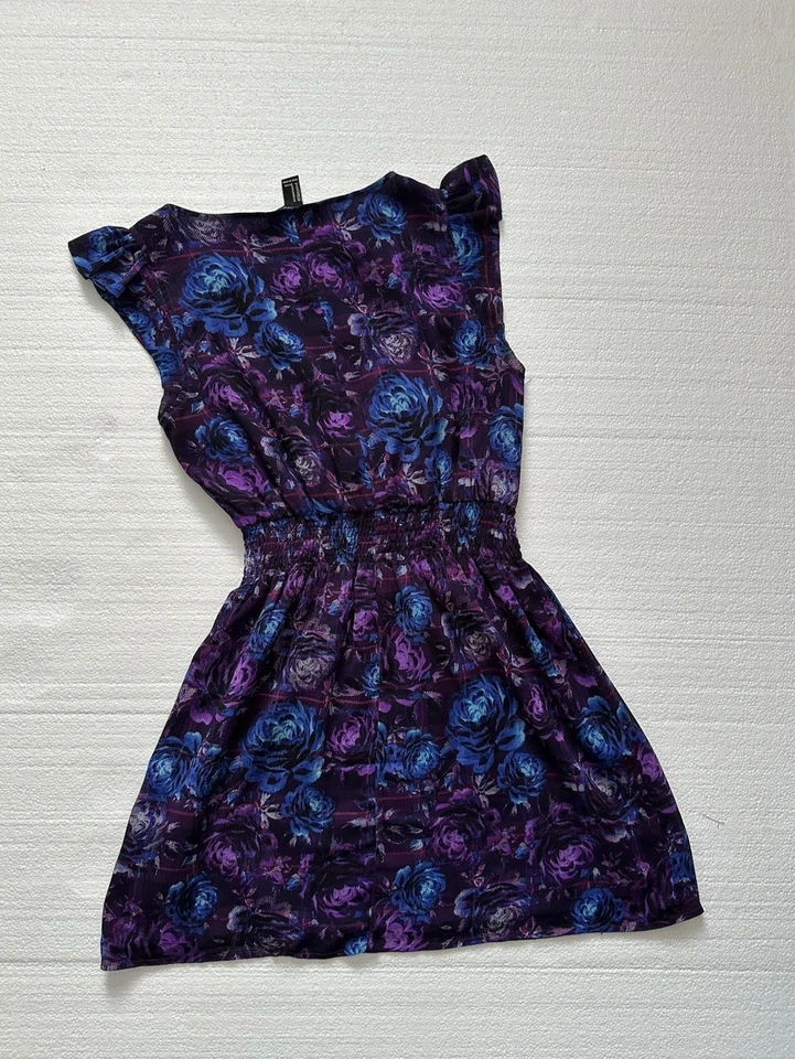 Forever 21 Y2K 深色花卉仙女垃圾娃娃连衣裙 M 码 Whimsigoth Aria — 第 2/4 张图片