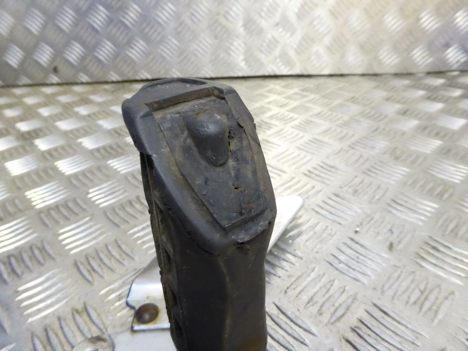 COLGADOR REPOSAPIÉS DELANTERO IZQUIERDO SUZUKI GS500 GS500E 1995 Foto 4 de 4