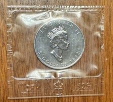 1992 Canadian Silver Maple Leaf $5 1oz Fine Silver - Low mintage year!