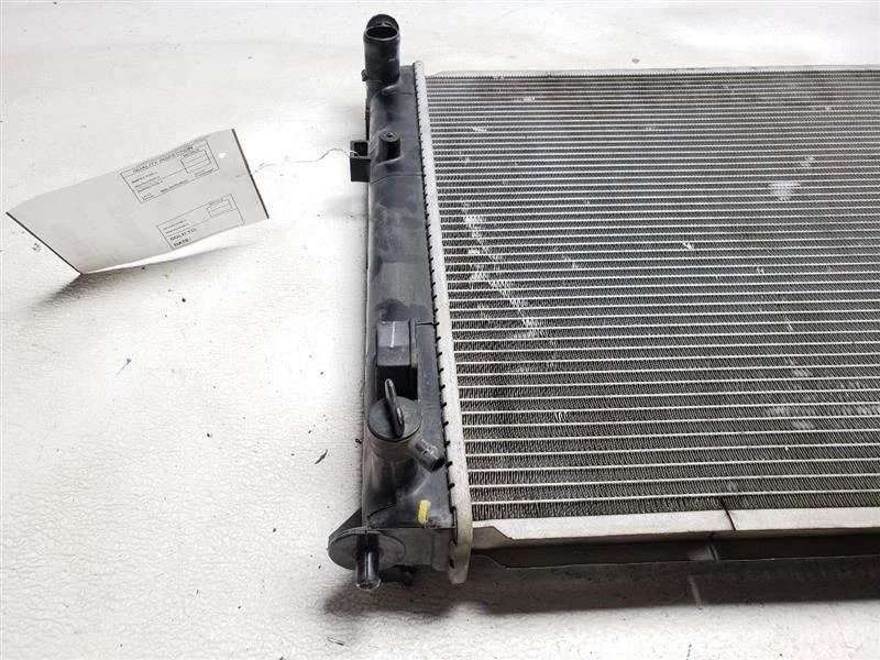 Radiador Nissan Versa 2012 2013 2014 2015 2016 2017 2018 OEM 21460-3VB3A Foto 2 de 4