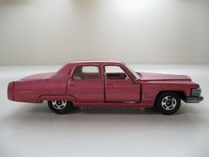 tomica cadillac