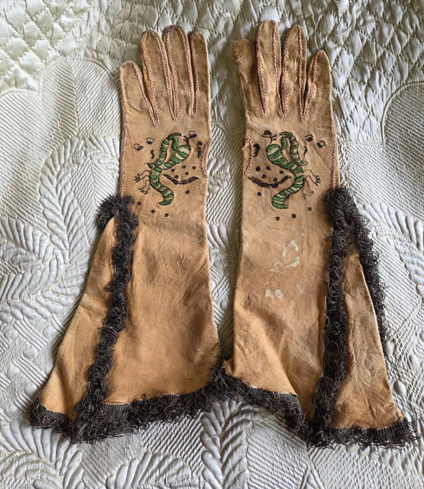 EARLY 18TH C HAND EMBROIDERED LEATHER GLOVES W METALLIC LOOP FRINGE EDGING - Image 3 of 4
