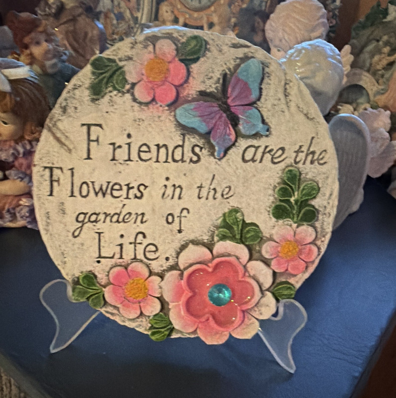 Round Resin Plaque Sign "Friends are the flowers" Floral Garden Multicolor