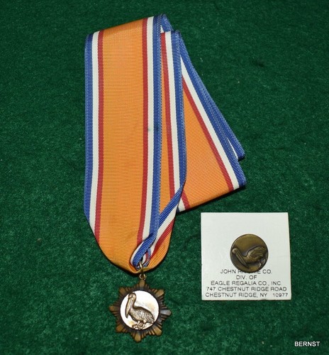 VINTAGE BOY SCOUT CHURCH MEDAL & LAPEL PIN - CATHOLIC - PELLICAN AWARD