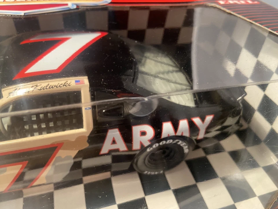 ERTL American Muscle escala 1:18 US Army #7 Alan Kulwicki Foto 3 de 4