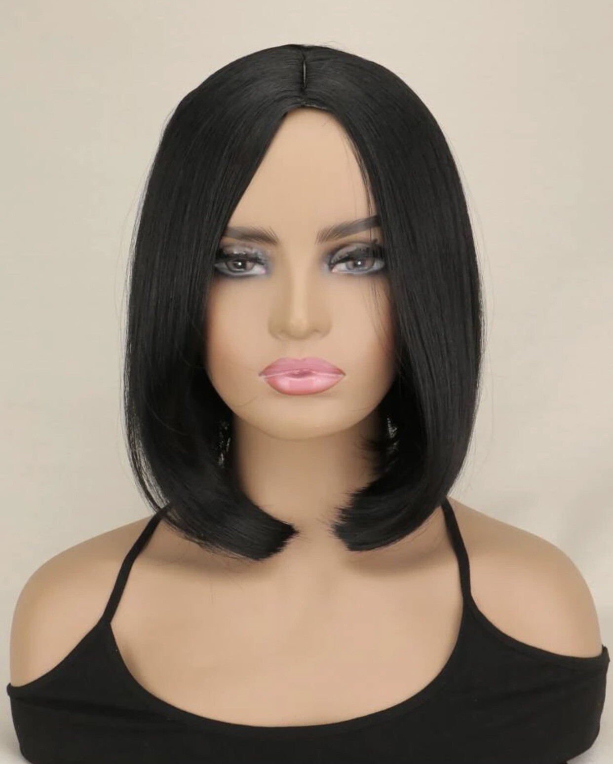 Perruque synthétique noir lisse cheveux court pour masquer une perte de densité