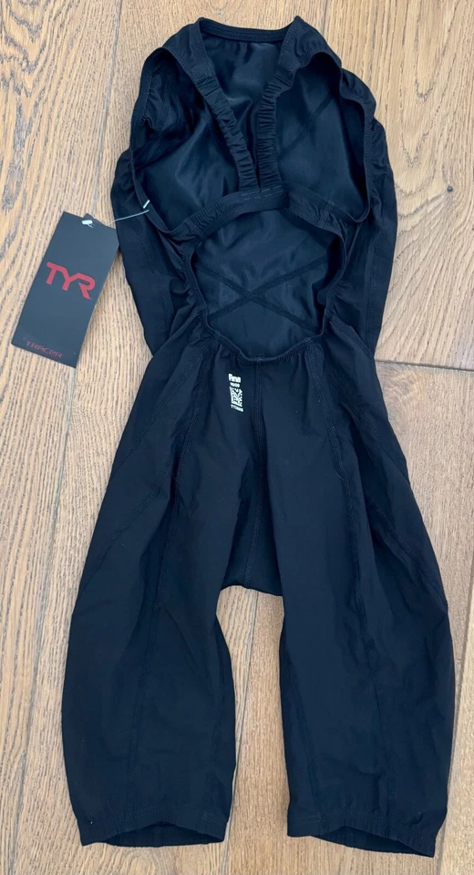 TYR 女式 28L 黑色示踪剂 C 系列 Aeroback 游泳短约翰美国制造全新带盒 — 第 2/4 张图片