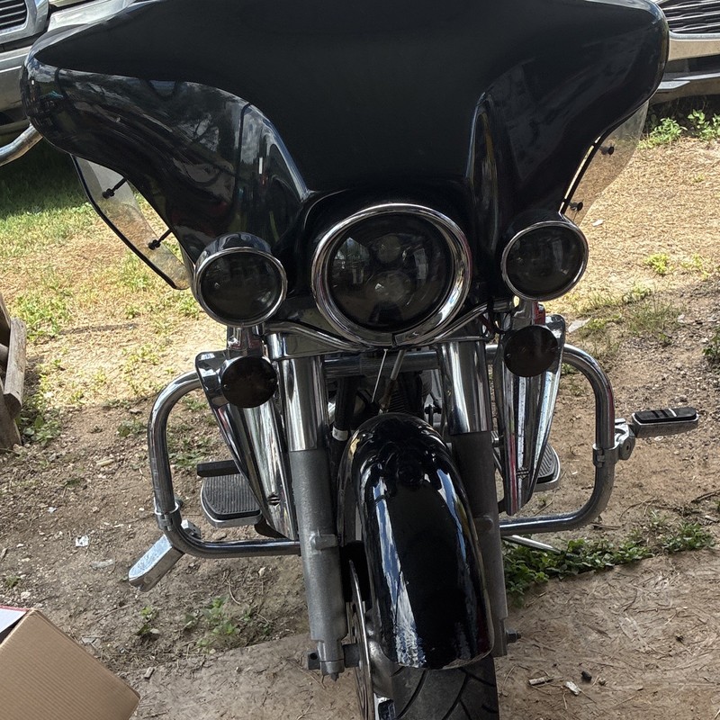Harley Davidson, 2006 Electra glide with after market exhaust bags and speakers 
