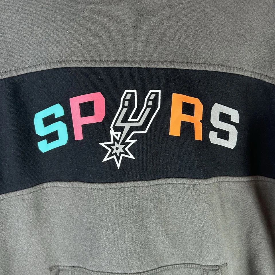 Sudadera con Capucha San Antonio Spurs '47 Para Hombre Gris Medio Pullover Manga Larga Colorido Logo Foto 2 de 4