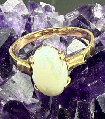 18K natürlicher Opal ovale Form Ringgröße 7,5 2,2 g tw