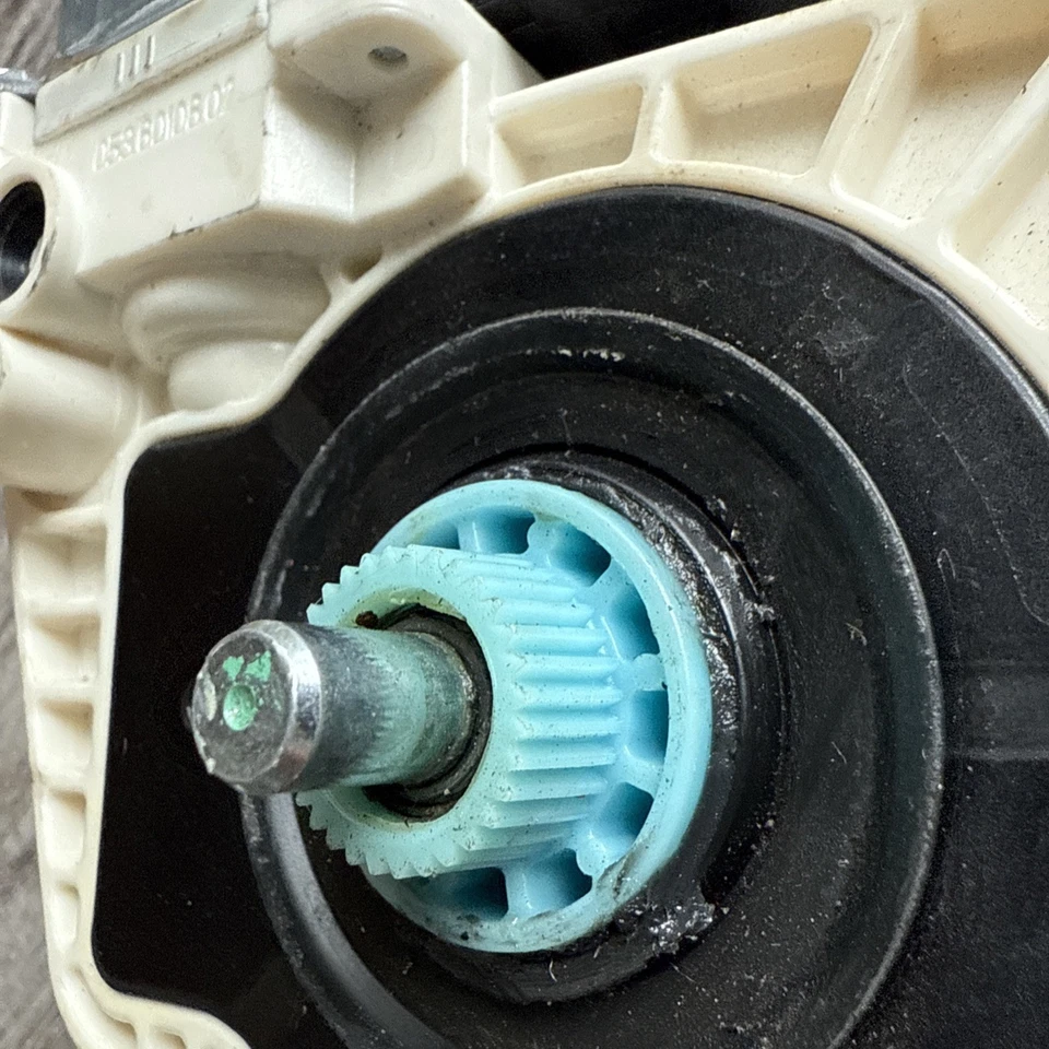 2008-13 Infiniti G37 Coupe Front Right Passeng Window Motor Regulator 961619 OEM - Image 4 of 4