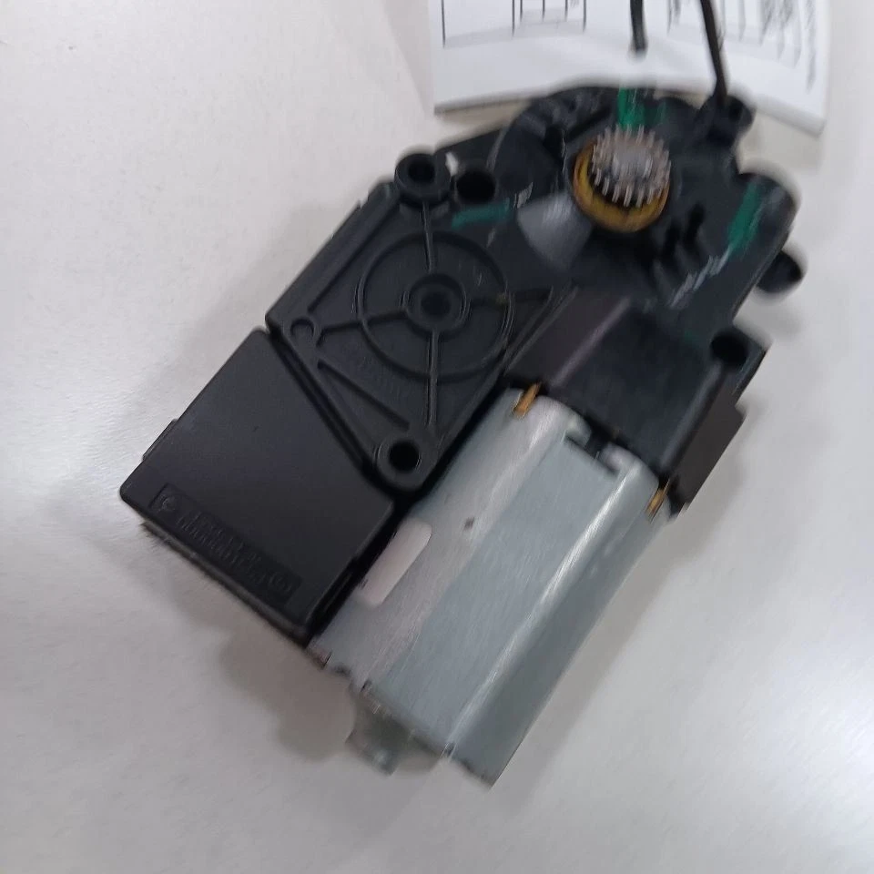 Motor de cristal techo corredizo eléctrico Chrysler 300 2015 2016 2017 2018 2019 Foto 2 de 4