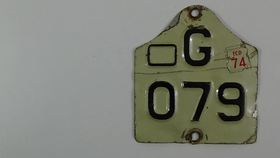 G 079 Vintage Bermuda or Italy Moped Motorcycle Original License Plate #740 - Image 3 of 4