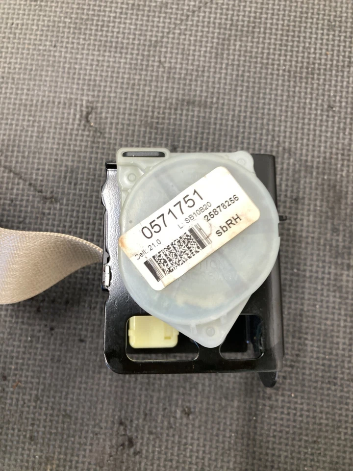 05-11 Conjunto retractor de cinturón de seguridad trasero central Cadillac STS fabricante de equipos originales Foto 4 de 4