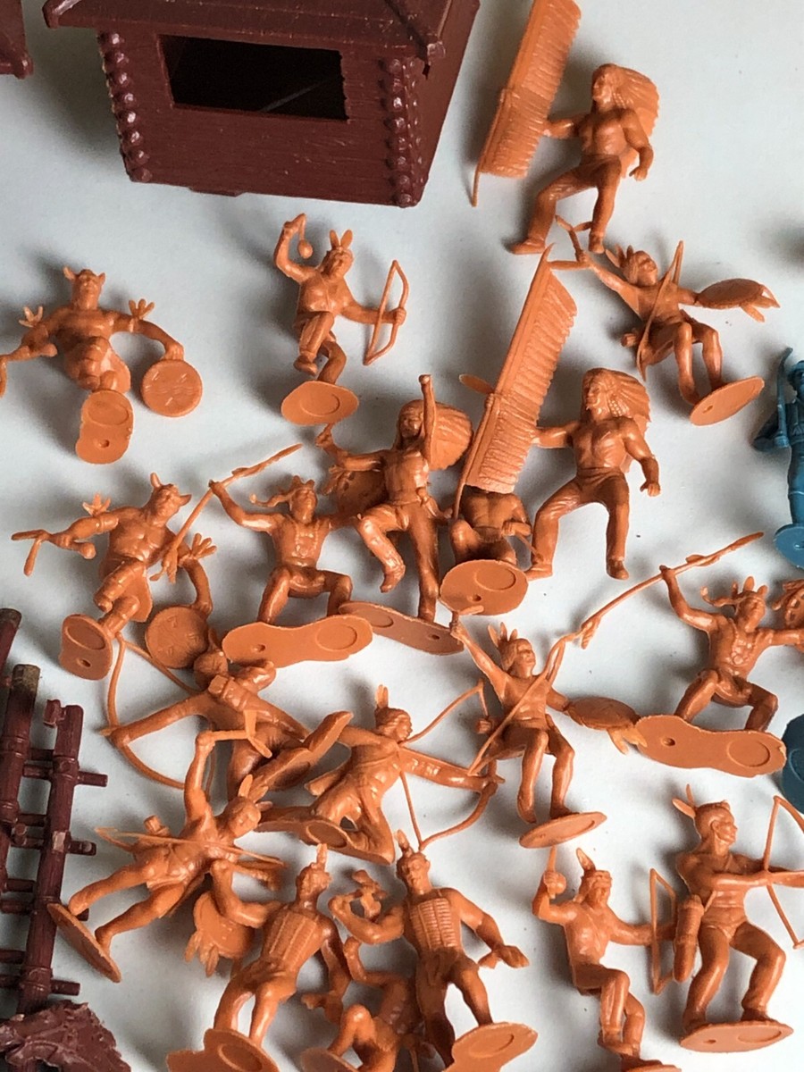 VIntage 1968 Marx Fort Apache Tin Litho Carry-All Play Set #4685 w